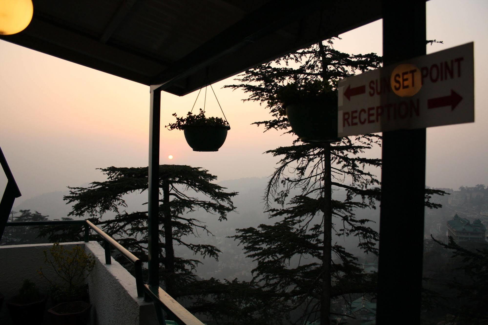 Honeymoon Inn Shimla Exteriör bild